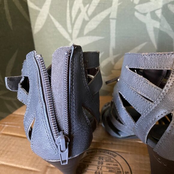 GUC~.MAURICES  back zip  gladiator 3"heel sandals 6.5 M - Picture 8 of 14